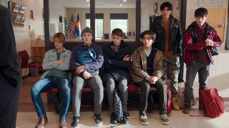 Netflixドラマ「マイライフwithウォルターボーイズ」シーズン1でコールらウォルター家が呼び出されるシーン画像