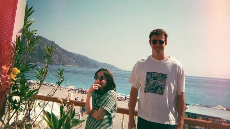 親子の記憶を静かに描く余韻重視の映画「アフターサン」