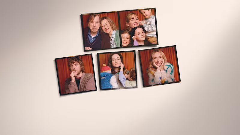 家族写真が複数枚並べられた「グッバイ、ジューン 幸せな人生の終い方」のポスター画像。