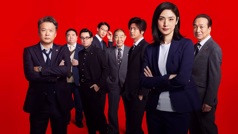 映画「緊急取調室THE FINAL」のポスター。赤い背景の集合写真、最終章に相応しい全員が集合。