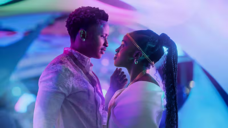 主人公の男女が見つめ合う「ラブ&ワイン」の公式ビジュアル。